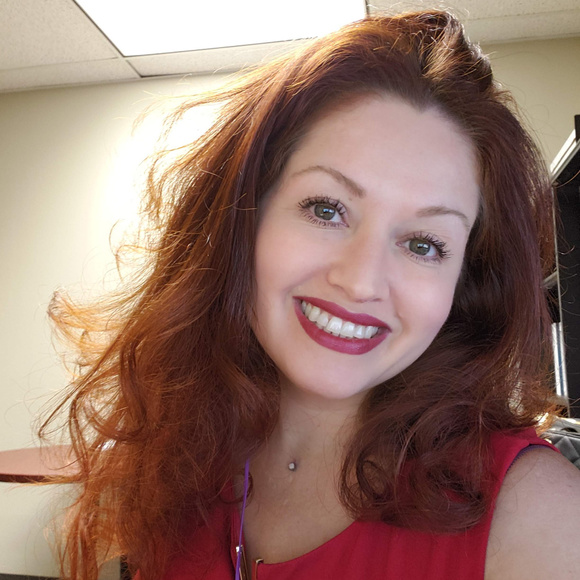 Meet your Posher, Lora - Picture 2 of 2